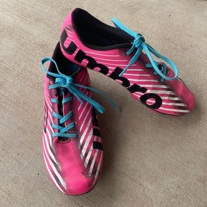 Umbra girls size 1.5 soccer cleat | hot pink black